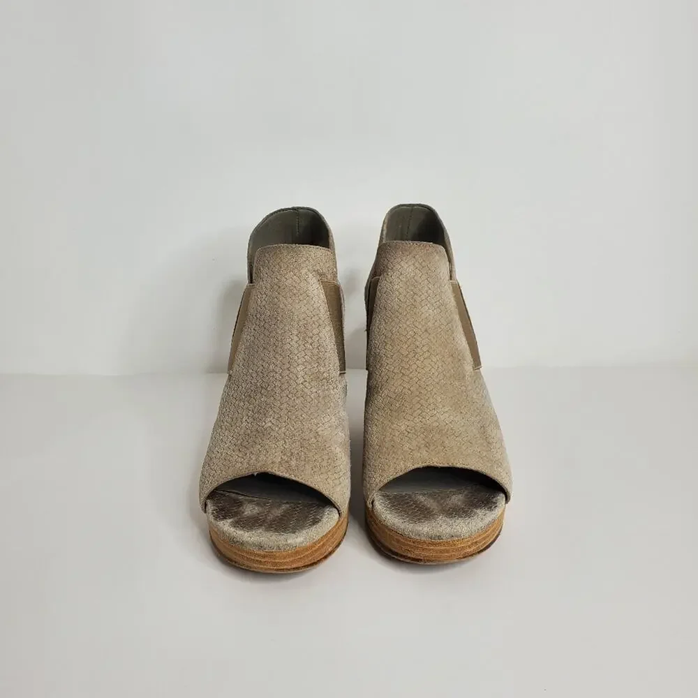 Eileen Fisher Peep toe leather stacked heels Size 9.5 Great condition